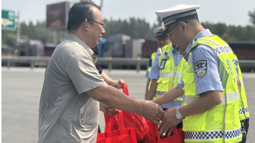 河北省故城县总工会开展“送清凉”慰问周活动