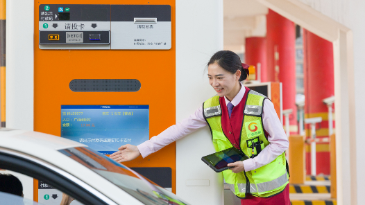 掌心·通途——高速人用双手绣出八百里通途