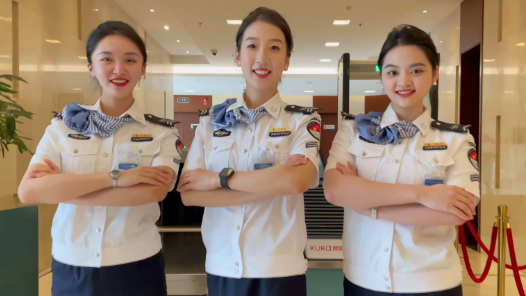 柔肩担重任 匠心绽芳华