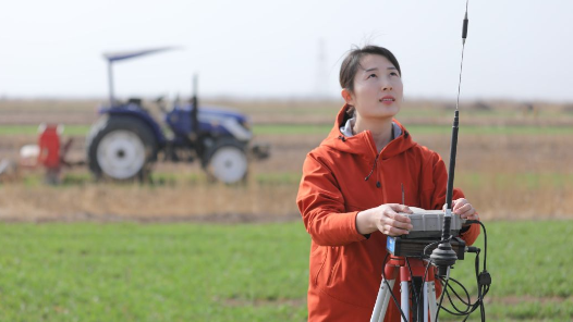 "北斗女孩"为农机加装"智慧芯片"