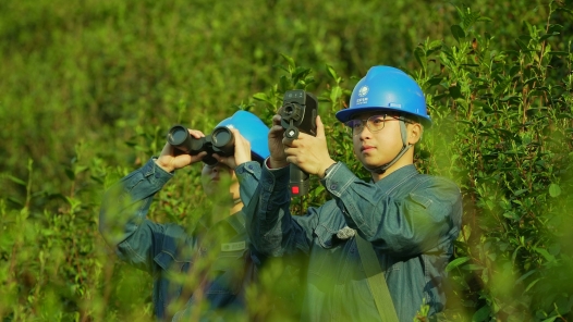 “00后”电力小哥罗山限定游