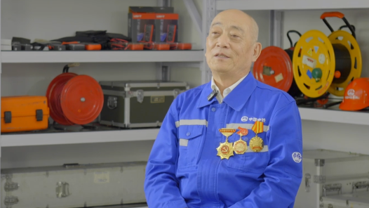 人生是一首长诗——全国劳模窦铁成