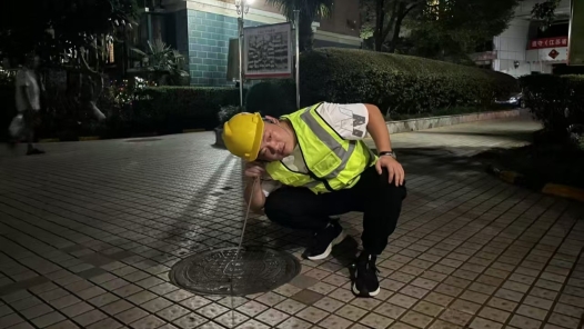 他为城市供水管道“听诊”