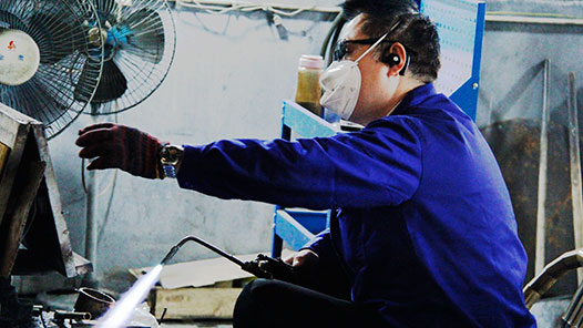 通过外籍职工视角讲述劳动者奋斗故事