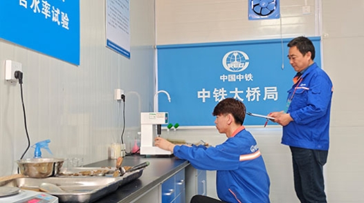 工地上架起“产改”立交桥