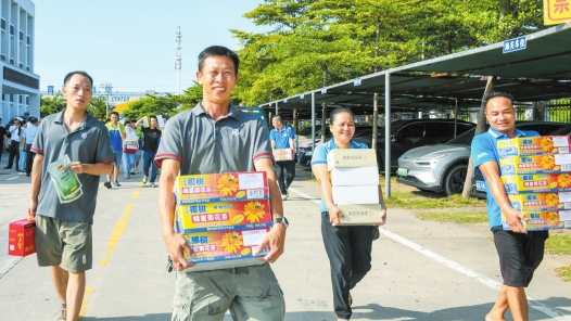 防暑有“凉”策 关怀润心“甜” 海南省海口市多举措为户外劳动者“送清凉”