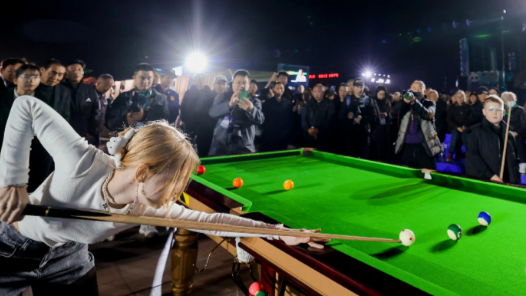 成都世运会｜就仨球、没袋口，这台球怎么打？