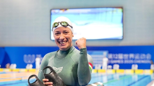 成都世运会丨憋住一口气，她在水下游了300米