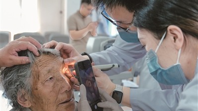 青藏高原上的十三载光明之约