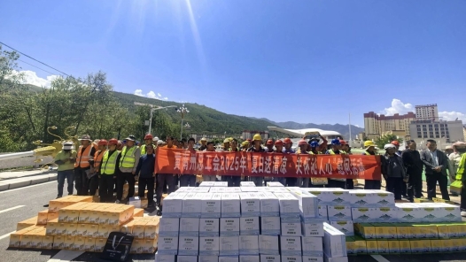 青海黄南州总工会开展“夏送清凉”慰问活动