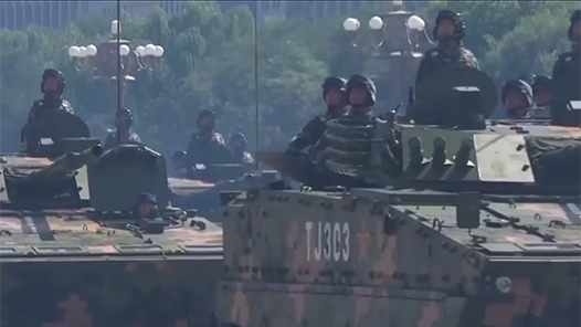 新华社快讯：部分陆海空基战略重器、高超精打、无人和反无人装备第一次对外展示