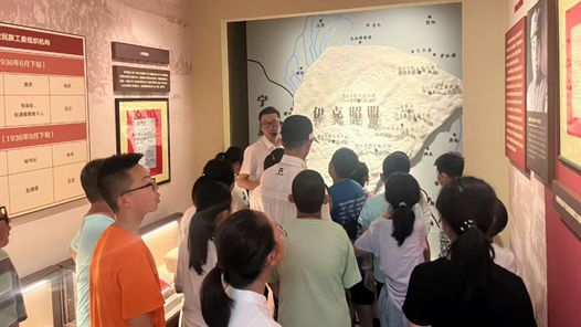 内蒙古鄂尔多斯市东胜区总工会开展2025年“阳光少年”工会夏令营活动