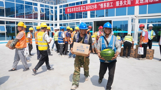 山东省青岛市市北区总工会“夏送清凉”步履不停 工会关怀沁润一线职工心田