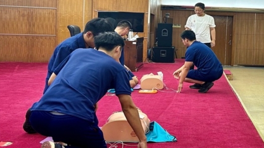 AED急救专项培训 让“救命神器”真正发挥作用