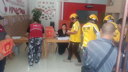 内蒙古锡林浩特市总工会为638名新就业形态劳动者发放暖“新”礼包