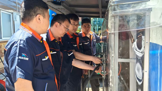 创新班组自制“神器”解扬尘难题