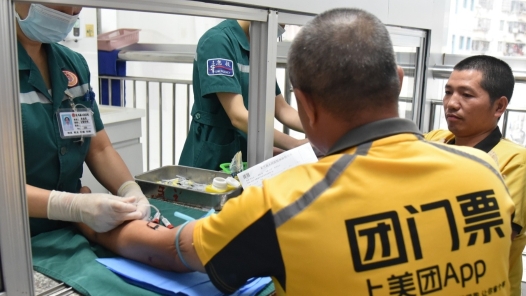 广西河池东兰县总工会组织开展新就业形态劳动者免费体检活动