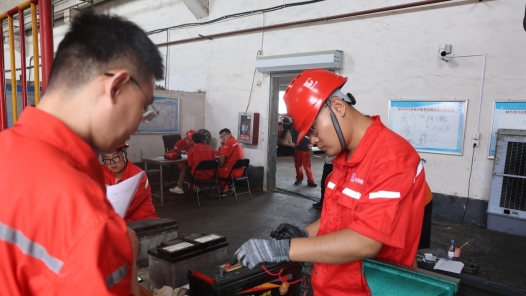 山东莱州市“产域融合”联动“劳模工匠助企行”助力产业升级