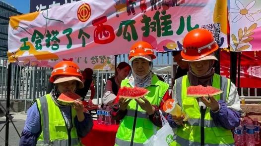 青海工会“四落实”开展“送清凉”活动维护职工健康权益