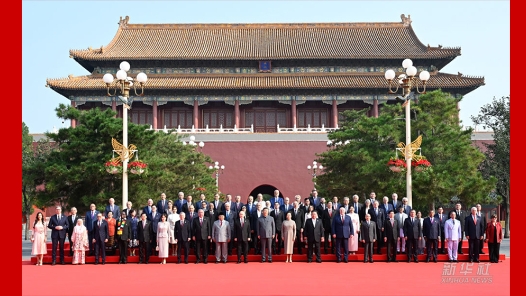 新华图讯｜习近平和彭丽媛迎接外方代表团团长及其配偶