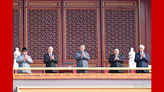 新华图讯｜习近平来到天安门城楼主席台