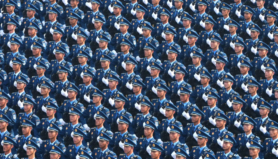 中国军人，威武！威武！威武！