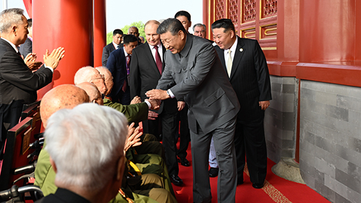 拾光纪·天安门城楼上，与习近平握手的6位老英雄是谁