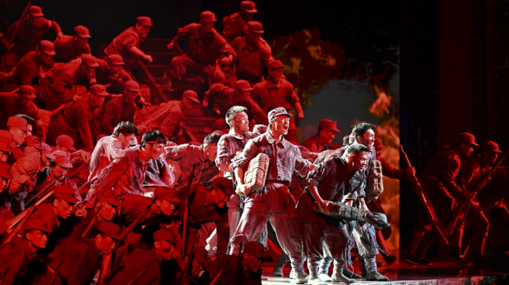 纪念中国人民抗日战争暨世界反法西斯战争胜利80周年文艺晚会在京举行