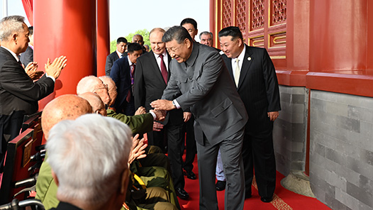 微镜头·习近平总书记同抗战老战士老同志亲切握手｜这一握，情深意重