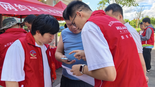 福建莆田千余名网约车司机集中入会