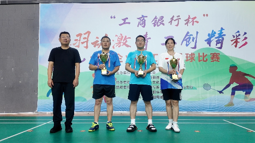 山东省乳山市总工会举办职工羽毛球比赛