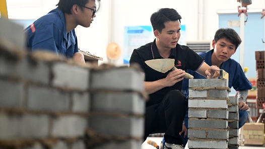 从世界冠军到三尺讲台——用砌刀筑就职教路