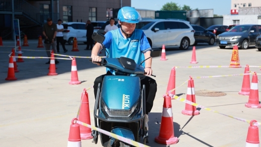 辽宁省阜新市总工会叫响做实“暖骑”服务品牌