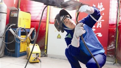 全国劳动模范李朋朋：匠心育才铺路未来 五维发力创新传承