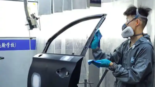 “00后”全国技能大赛选手：毫厘之间铸就梦想