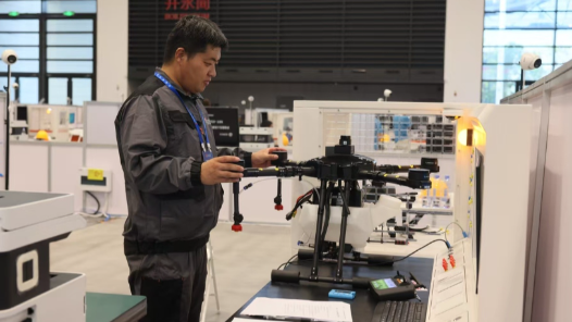 硬科技撑台 “老师傅”炫技——第三届全国技能大赛开赛