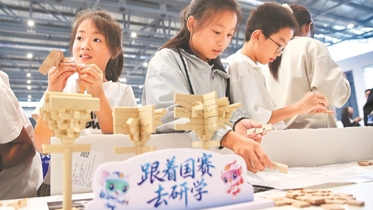 “国赛”体验区成青少年实践课堂