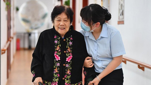 护工也要“赛”英语？复合型照护人才越来越受欢迎