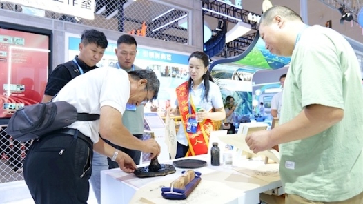 三晋工匠闪耀山城——在山西省总工会展区零距离感受山西智造的魅力