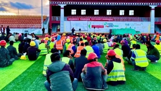 “安全观影”创新工地安全意识教育