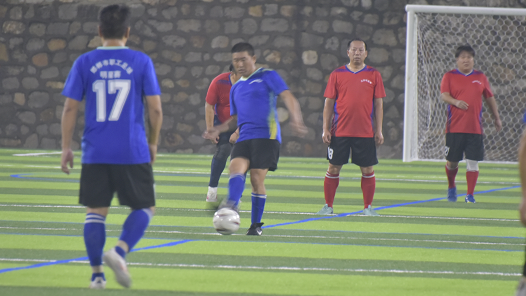 “足”够燃！河北省邯郸市职工足球明星赛雨中开赛