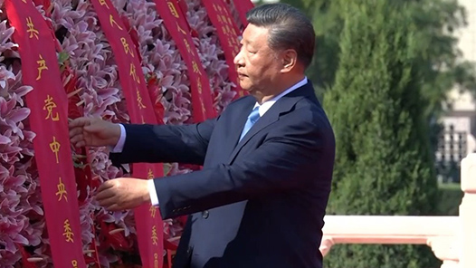 视频｜习近平等党和国家领导人向人民英雄敬献花篮