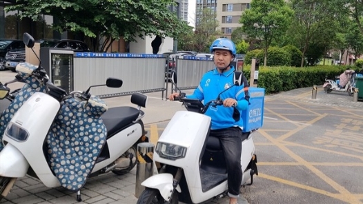 劳动创造幸福·新业态暖故事丨一颗赤诚心，奔走街巷间