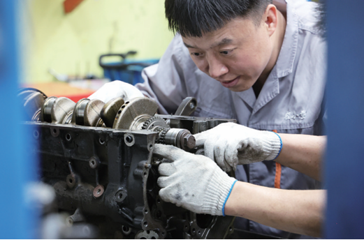 李海龙研究汽车发动机配件 李海龙研究汽车发动机配件
