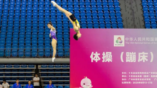 江苏队、山西队分别摘十五运蹦床男女团体赛冠军