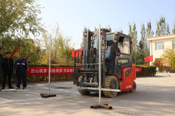 内蒙古赤峰市元宝山区第三届叉车司机技能大赛举办 内蒙古赤峰市元宝山区第三届叉车司机技能大赛举办