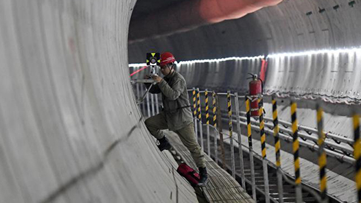 打破“天花板”畅通成才路