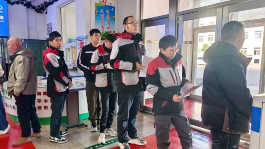 内蒙古通辽市总工会为563名快递员送上免费体检