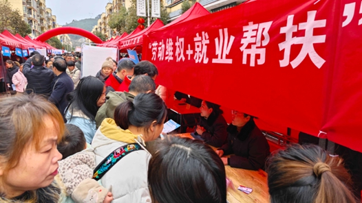 迈向“十五五”的民生图景丨脱贫户家门口就业收入更稳