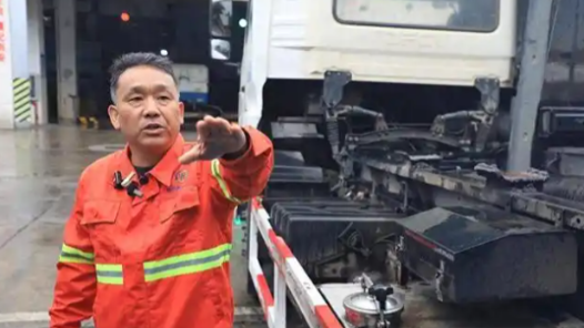 从垃圾转运车司机成长为“技术大拿”